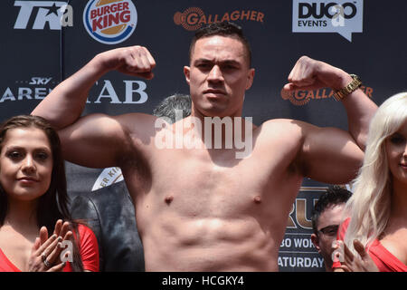 Auckland, Neuseeland. 9. Dezember 2016. Joseph Parker am Wiegen vor ihrem WBO Boxen Schwergewichts-WM-Kampf. Der Kampf ist geplant am Sa 10 Dez Credit: Shirley Kwok/Pacific Press/Alamy Live News Stockfoto