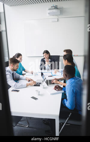 Team von Ärzten in einer Besprechung Stockfoto