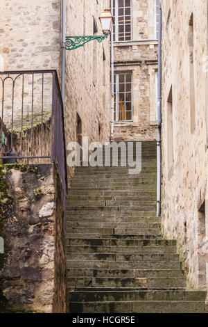 Eine Steintreppe in der Altstadt von Le Mans, Frankreich. Stockfoto