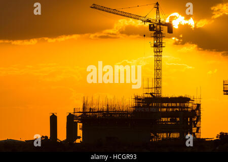 Bau Simbabwe Afrika Kran Sonnenuntergang entwickeln Stockfoto