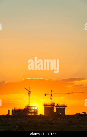 Bau Simbabwe Afrika Kran Sonnenuntergang entwickeln Stockfoto