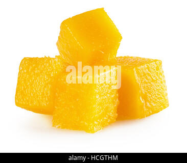 Mango Würfel Scheiben auf dem weißen Hintergrund isoliert. Stockfoto