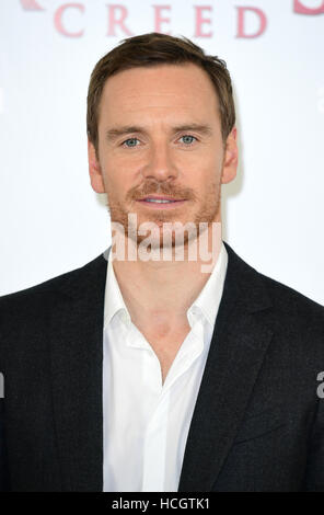 Michael Fassbender besucht die Assassins Creed Fototermin statt im Claridge, London. PRESSEVERBAND Foto. Bild Datum: Donnerstag, 8. Dezember 2016. Bildnachweis sollte lauten: Ian West/PA Wire Stockfoto