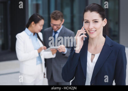 Geschäftsfrau, telefonieren mit Handy Stockfoto