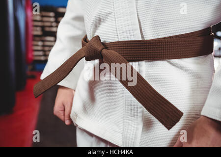 Karate-Spieler im schwarzen Gürtel Stockfoto
