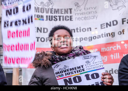 London, UK. 8. Dezember 2016. Tag vier der Brexit rechtlichen Herausforderung außerhalb der oberste Gerichtshof mit pro Brext und bleiben Fans protestieren. Bildnachweis: Claire Doherty/Alamy Live News Stockfoto