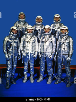 Original 7 Astronauten in Raumanzügen Quecksilber fotografiert am 3. Dezember 1962. Vordere Reihe, von links nach rechts, sind Walter M. Schirra Jr., Donald K. Slayton, John H. Glenn, Jr., und M. Scott Carpenter. Hintere Reihe, von links, sind Alan B. Shepard Jr., Virgil I.Grissom und L. Gordon Cooper Jr. EDITOR Hinweis: da dieses Foto gemacht wurde: Grissom starb am 27. Januar 1967, im Apollo 1/Saturn 204 Feuer in Cape Kennedy, Florida; Slayton starb 13. Juni 1993 in League City, Texas, an den Folgen eines Hirntumors. Shepard starb am 21. Juli 1998. Cooper starb 4. Oktober 2004. Schirra starb am 2. Mai 2007 Stockfoto