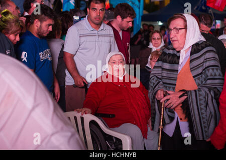 Buenos Aires, Argentinien. 8. Dezember 2016. Hebe de Bonafini während der Madres de Plaza de Mayo´s parade auf der Plaza de Mayo in Buenos Aires, Argentinien-Credit: Néstor J. Beremblum/Alamy Live News Stockfoto