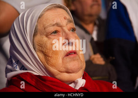 Buenos Aires, Argentinien. 8. Dezember 2016. Hebe de Bonafini während der Madres de Plaza de Mayo´s parade auf der Plaza de Mayo in Buenos Aires, Argentinien-Credit: Néstor J. Beremblum/Alamy Live News Stockfoto