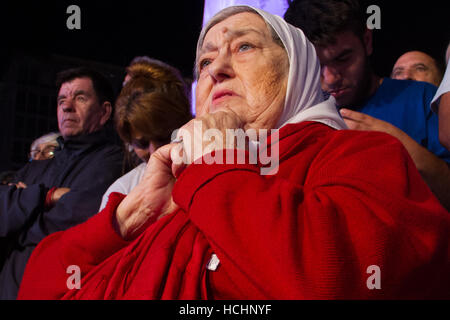 Buenos Aires, Argentinien. 8. Dezember 2016. Hebe de Bonafini während der Madres de Plaza de Mayo´s parade auf der Plaza de Mayo in Buenos Aires, Argentinien-Credit: Néstor J. Beremblum/Alamy Live News Stockfoto