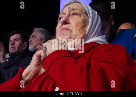 Buenos Aires, Argentinien. 8. Dezember 2016. Hebe de Bonafini während der Madres de Plaza de Mayo´s parade auf der Plaza de Mayo in Buenos Aires, Argentinien-Credit: Néstor J. Beremblum/Alamy Live News Stockfoto