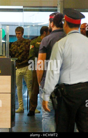 Justin Bieber bei der Ankunft am Flughafen Barcelona, Spanien.  23.11.2016 Stockfoto