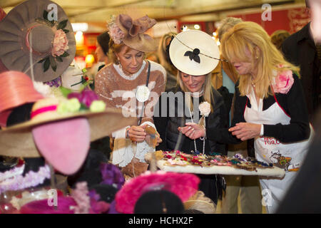 Baroness Thyssen, Carmen Cervera bei ihrem Besuch der Benefico Nuevo Futuro Rake in Madrid, Spanien auf Freitag, 25. November 2016 Stockfoto