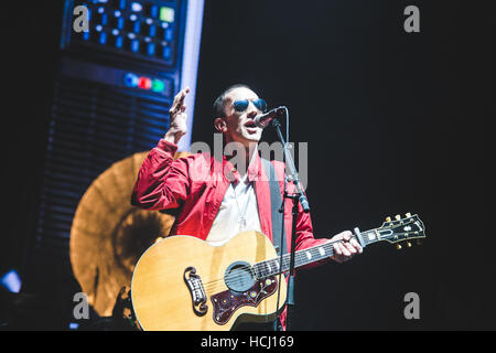 London, UK. 9. Dezember 2016. 9. Dezember 2016 - Ex, The Verve, Frontmann, Richard Ashcroft, führt in der Londoner O2 Arena, 2016 Credit: Myles Wright/ZUMA Draht/Alamy Live News Stockfoto