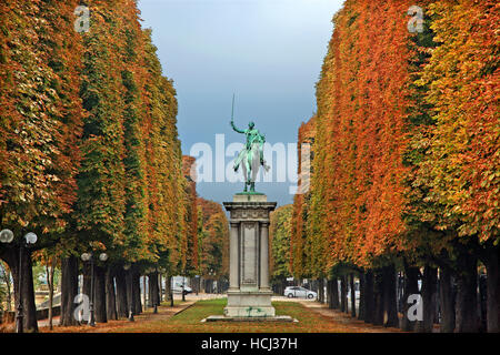 Reiterstandbild von General Marquis De Lafayette in Cours La Reine, 8. Arrondissement, Paris, Frankreich. Stockfoto