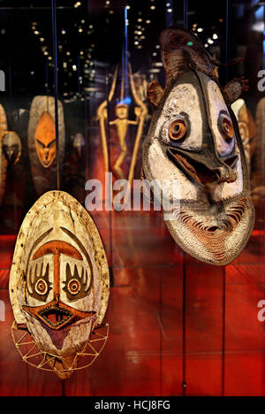 Exponate aus Ozeanien im Musée du Quai Branly, Paris, Frankreich Stockfoto