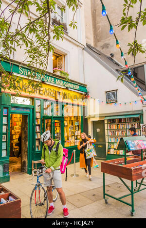 Shakespeare und Firma Buchhandlung, Außenansicht, Straßenszene Stockfoto