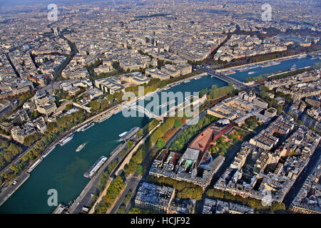 Panoramablick über Paris und Seine Fluss von Thet Spitze des Eiffelturms, Paris, Frankreich Stockfoto