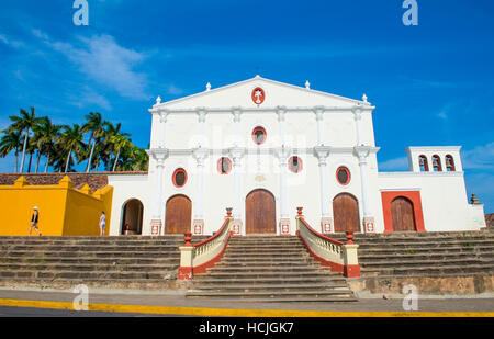 GRANADA, NICARAGUA - März 20: Die San Francisco Kirche in Granada Nicaragua am 20. März 2016. Die Fassade des Gebäudes ist neoklassischen und das i Stockfoto