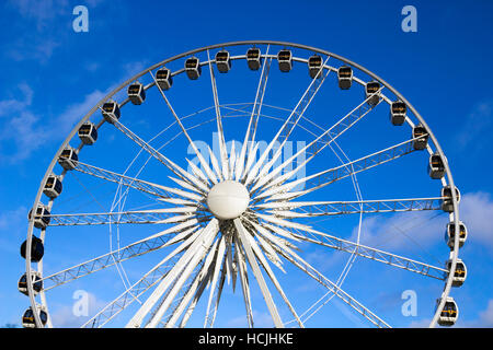 Danzig, Polen - 5. Dezember 2016: Riesenrad auf traditionelle Winter Weihnachtsmarkt Stockfoto