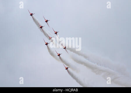 Red Arrows Luftfahrt anzeigen auf Dunsfold Air Show in Surrey England im Jahr 2016 Stockfoto