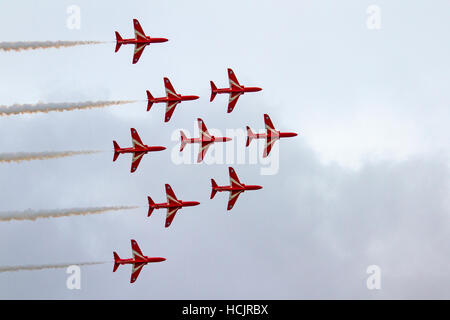 Red Arrows Luftfahrt anzeigen auf Dunsfold Air Show in Surrey England im Jahr 2016 Stockfoto