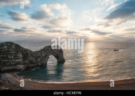 Sonnenuntergang bei Durdle Door, Dorset, UK. Stockfoto