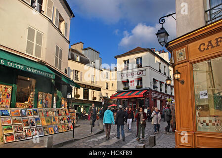 Wandern in den malerischen Gassen das Künstlerviertel Montmartre, Paris, Frankreich Stockfoto