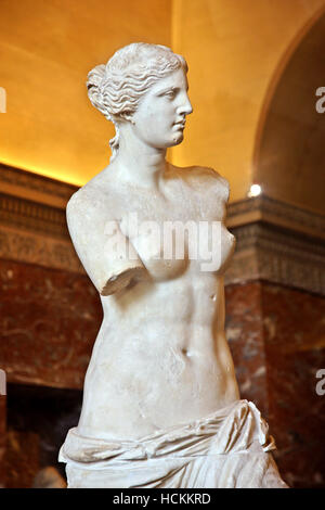 Der Aphrodite von Milos ("Venus de Milo"), Louvre-Museum, Paris, Frankreich. Stockfoto