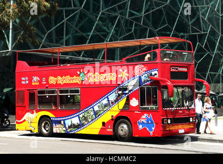 Melbourne-Sightseeing-Bus parkte in der Nähe von Federation Square Melbourne Victoria Australien Stockfoto