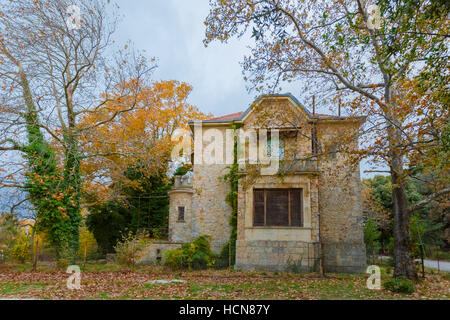 Tatoi Palastruine in Griechenland, der Sommerpalast und 10.000 Hektar großen Anwesen der ehemaligen griechischen Königsfamilie Stockfoto