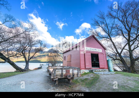 Legendären rot House in Glenorchy, Queenstown, Neuseeland Stockfoto