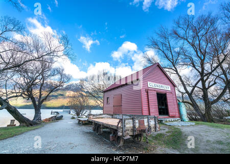 Legendären rot House in Glenorchy, Queenstown, Neuseeland Stockfoto