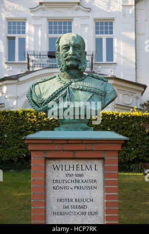 Kaiser Wilhelm Memorial vor der Villa Staudt, Heringsdorf, Kaiserbad, Usedom, Mecklenburg-Western Pomerania, Deutschland Stockfoto