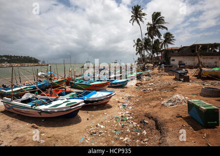 Angelboote/Fischerboote am Strand, Beruwela, Western Province, Sri Lanka Stockfoto