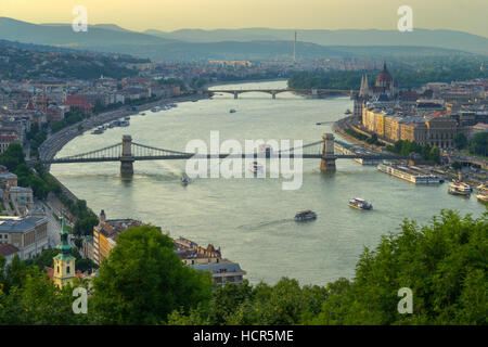 Gelert Hügel Blick auf Szechenyi-Brücke Stockfoto