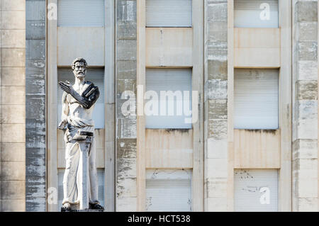 Demosthenes Statue vor Facultade de Letras in Universität Coimbra, Portugal Stockfoto