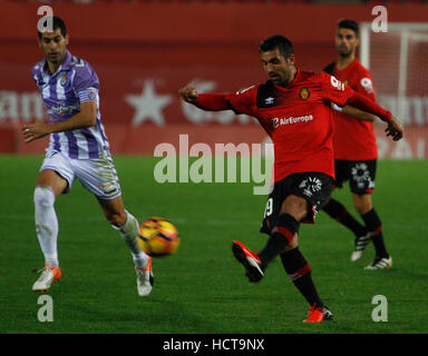 Soccers Spieler während eines Fußballspiels match zwischen Real Valladolid und Real Mallorca im Stadion Son Moix. Stockfoto