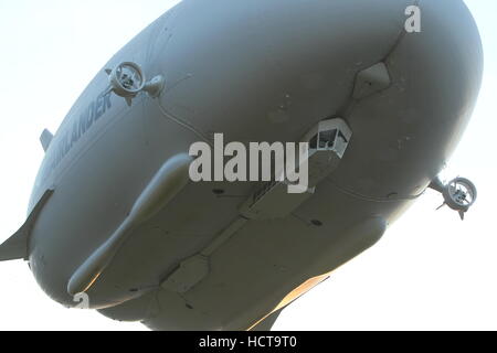 Die Airlander 10, größte Flugzeug der Welt, während Erstflug Cardington Airfield, Bedfordshire Featuring: das Airlander 10 wo: Bedfordshire, Großbritannien: 17. August 2016 Stockfoto