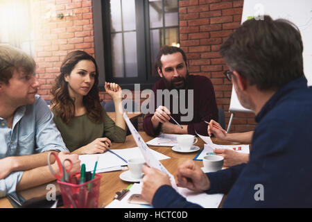 Brainstorming für kreative Geschäftsleute Stockfoto