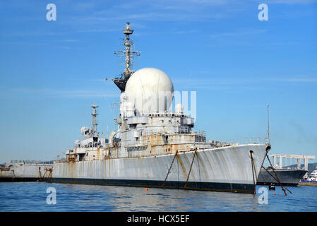 Stillgelegte französische Fregatte Duquesne Schiff oder Kriegsschiff vor Anker in der Bucht von Toulon Frankreich Stockfoto