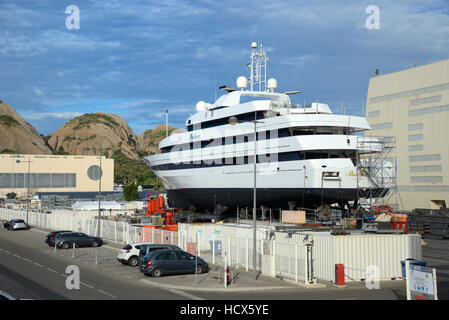 Super-Yacht oder Luxus-Yacht Shahnaz unter Umrüstung auf La Ciotat Boatyard oder Shipyard La Ciotat Provence Frankreich Stockfoto