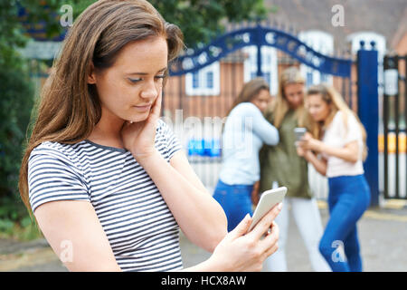 Teenager-Mädchen gemobbt per SMS Stockfoto