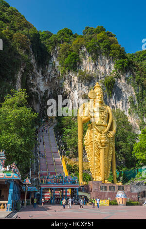 Lord Murugan Dtatue, die größte Statue der Hindu-Gottheit in Malaysia am Eingang zum Batu Caves, Kuala Lumpur, Malaysia Stockfoto