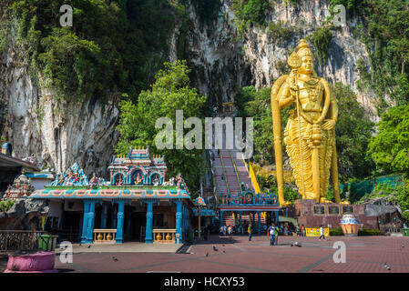 Lord Murugan Statue, die größte Statue der Hindu-Gottheit in Malaysia am Eingang zum Batu Caves, Kuala Lumpur, Malaysia Stockfoto