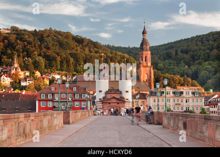 Altstadt mit Karl-Theodor-Brücke (alte Brücke), Tor und Heilig-Geist-Kirche, Heidelberg, Baden-Württemberg, Deutschland Stockfoto