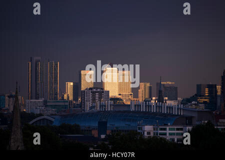 Canary Wharf, Docklands, bei Sonnenuntergang von der Spitze der Primrose Hill, London, UK Stockfoto