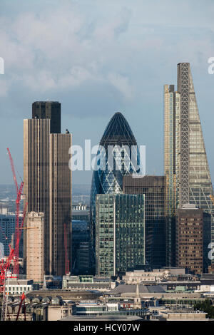 Ein Blick auf die City of London, darunter der Tower 42, Swiss Re (The Gerkin) und Leadenhall Building (The Cheesegrater), UK Stockfoto