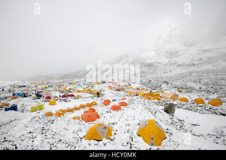 Everest Base Camp am Ende des Khumbu-Gletschers liegt bei 5350m, Khumbu-Region, Nepal Stockfoto