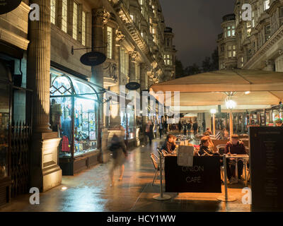 Sizilianische Avenue in der Nacht, London, UK Stockfoto